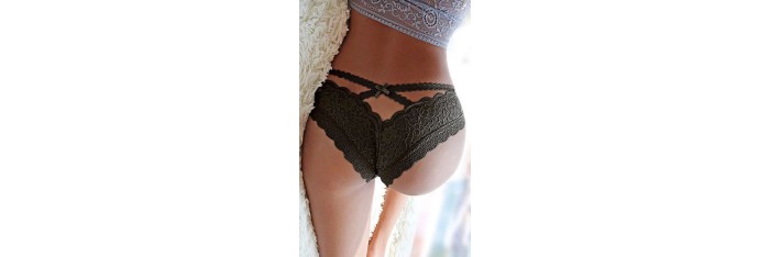 Tanga noir en dentelle fine